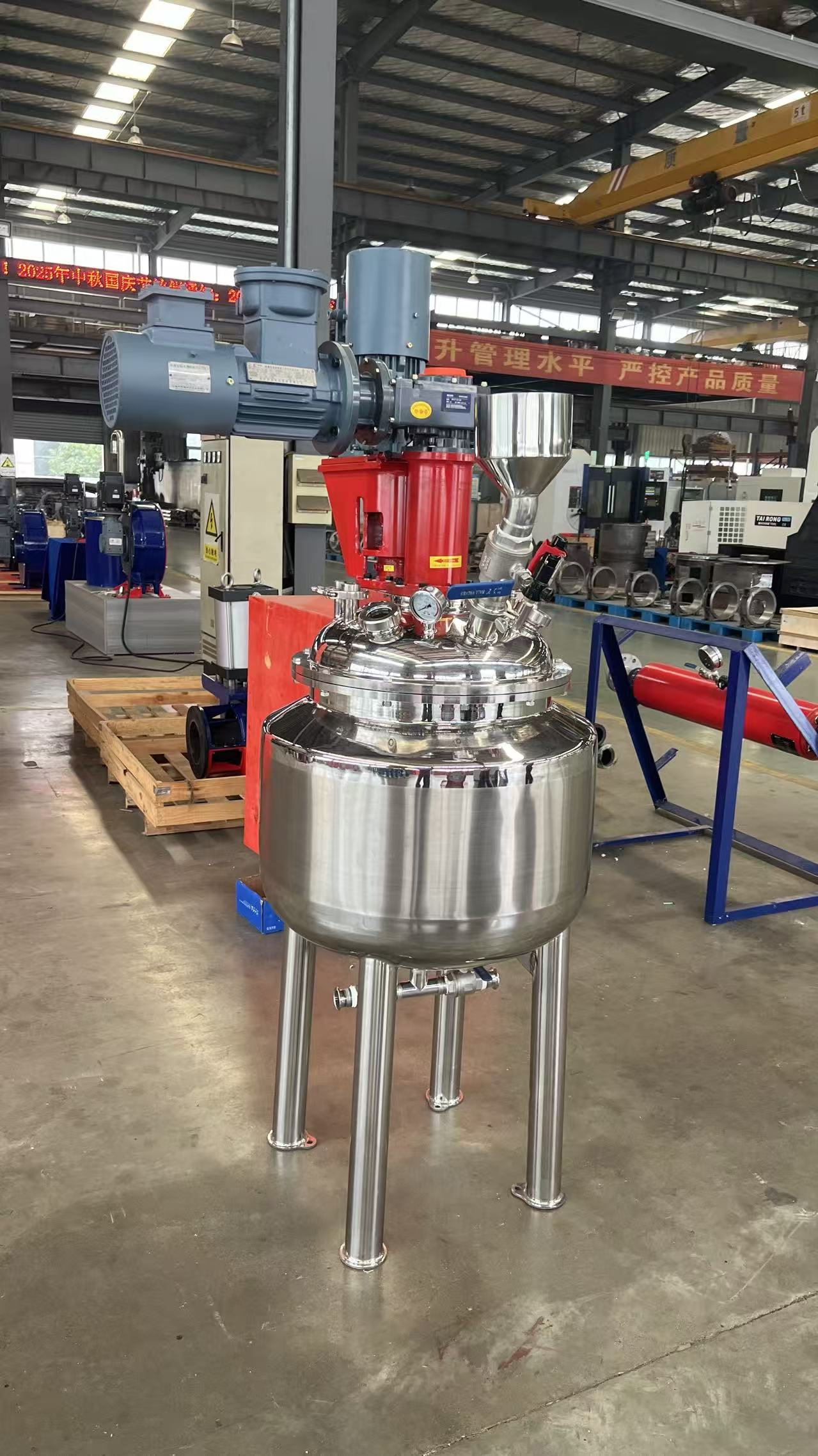 華運(yùn)機(jī)械定制小型實(shí)驗(yàn)分散乳化設(shè)備，賦能農(nóng)藥廠加藥研發(fā)