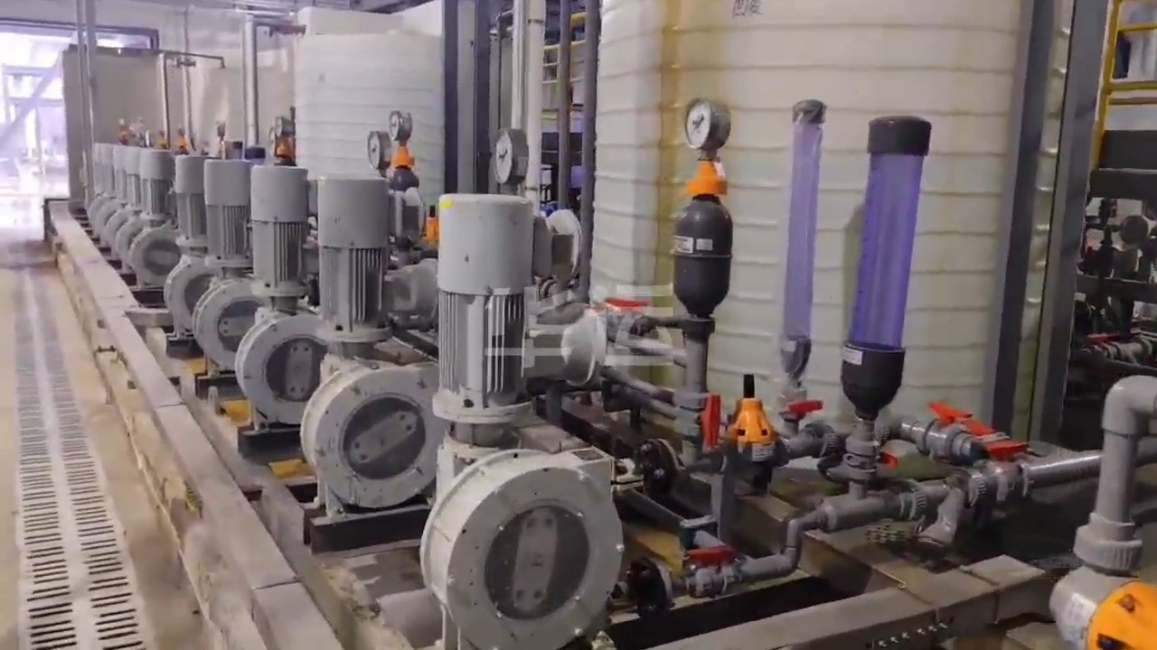華運(yùn)機(jī)械軟管泵助力國內(nèi)石油公司油氣田凈化工程，賦能深度處理加藥環(huán)節(jié)